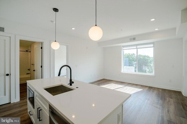 5904 Germantown Ave, Unit 405 in Philadelphia, PA - Building Photo - Building Photo