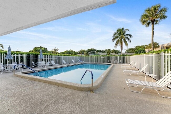 property at 1060 Homewood Blvd