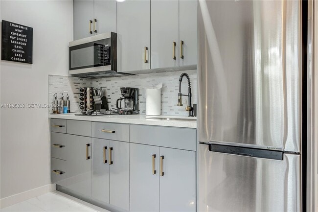 2302 Taylor St in Hollywood, FL - Building Photo - Building Photo