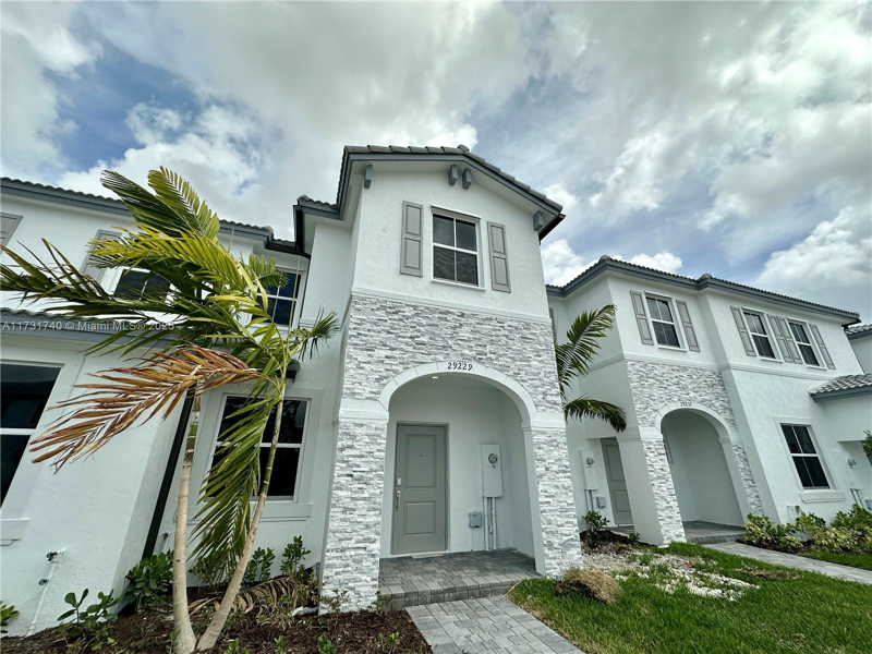 16280 SW 291st St in Homestead, FL - Foto de edificio