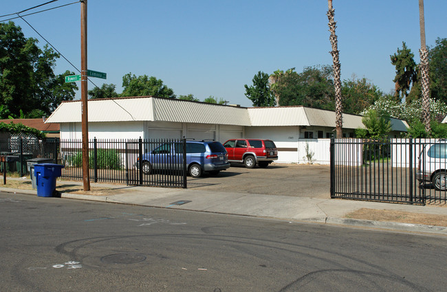 1345 N Rowell Ave in Fresno, CA - Building Photo - Building Photo