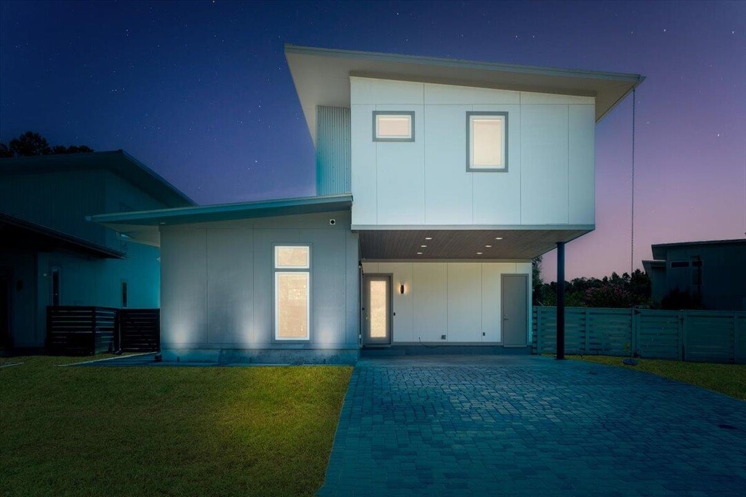 2327 Lake Hall Rd in Tallahassee, FL - Foto de edificio