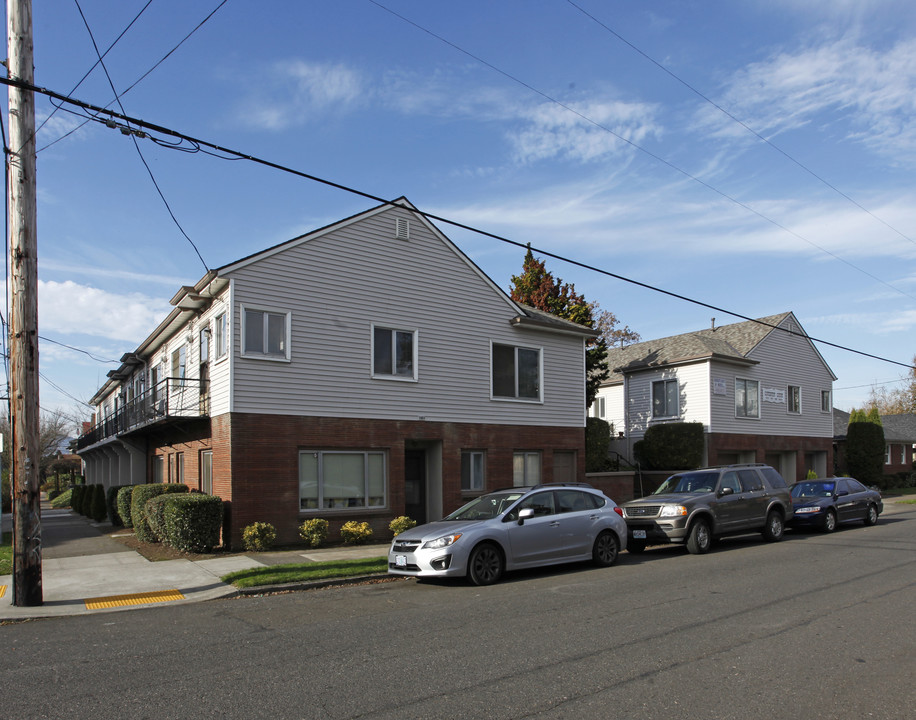 Coventry Court in Portland, OR - Building Photo