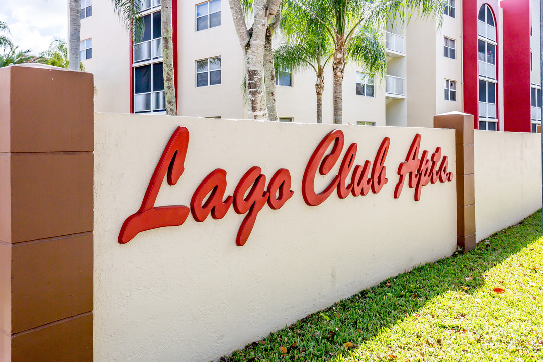 Lago Club Apartments in Miami, FL - Foto de edificio