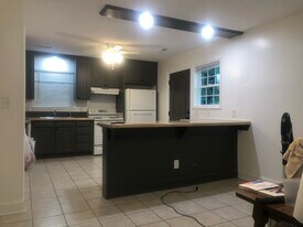 877 Donaldson Rd in East Ridge, TN - Building Photo