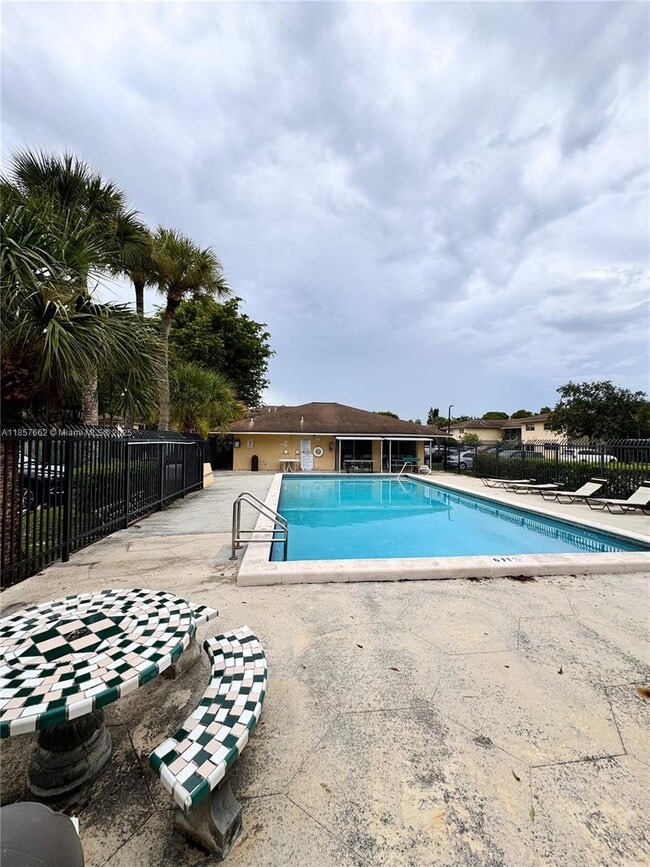 15669 SW 73rd Cir Terrace in Miami, FL - Building Photo - Building Photo