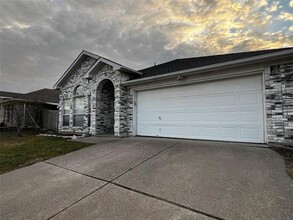 6200 Brook Forest Dr in Arlington, TX - Building Photo - Building Photo