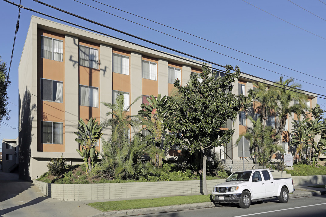 Mediterranean in Torrance, CA - Foto de edificio