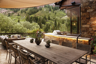 105 Exhibition Ln in Aspen, CO - Building Photo - Building Photo