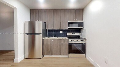 567 SW 3rd St in Miami, FL - Building Photo - Building Photo