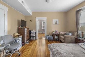 22 Horace St in New Britain, CT - Building Photo - Interior Photo