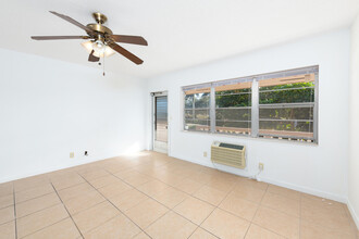 23 Waltham A in West Palm Beach, FL - Building Photo - Building Photo