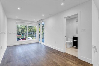 454 Fernwood Rd in Key Biscayne, FL - Building Photo - Building Photo