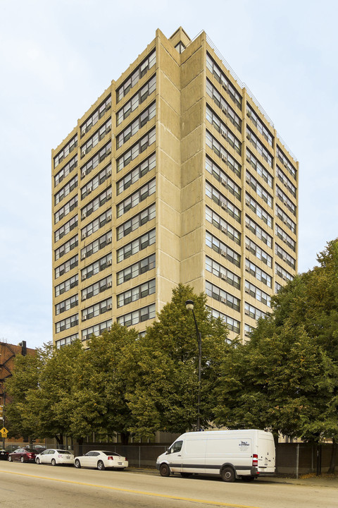 Alpha Tower Apartments in Chicago, IL - Foto de edificio