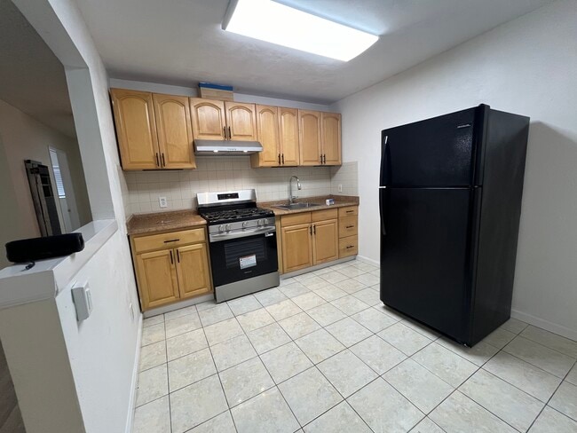 505 A St, Unit 5 in Daly City, CA - Foto de edificio - Building Photo