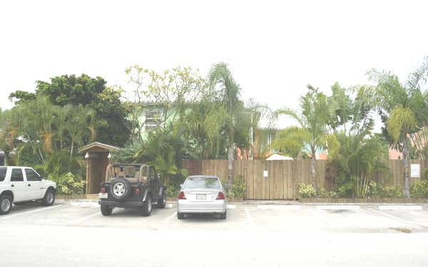 Highland Shores in Fort Lauderdale, FL - Building Photo - Building Photo