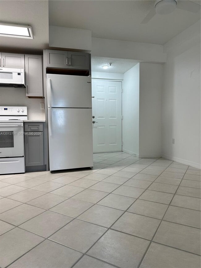 3051 SW 27th Ave in Miami, FL - Building Photo - Building Photo