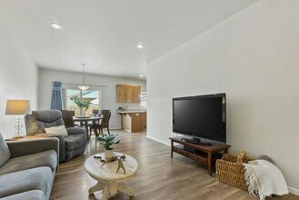 16462 Betty Dr in La Pine, OR - Building Photo - Building Photo