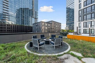 853 W Blackhawk St, Unit FL6-ID1466143P in Chicago, IL - Foto de edificio - Building Photo