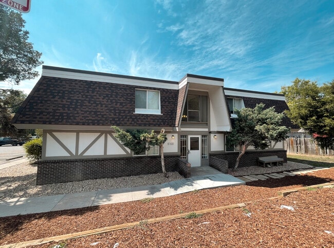 The Cottonwoods in Denver, CO - Building Photo - Building Photo