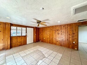 237-243 W Roger Rd in Tucson, AZ - Building Photo - Building Photo