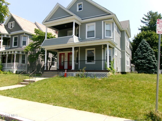 property at 1338 Parkwood Blvd
