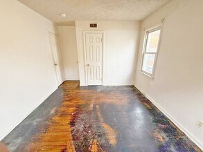 2484 Greenvale Rd in Cleveland, OH - Building Photo - Building Photo