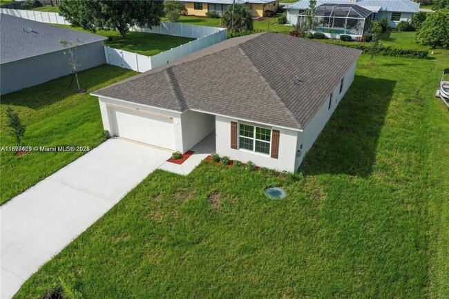 811 SE Seahouse Dr in Port St. Lucie, FL - Building Photo - Building Photo