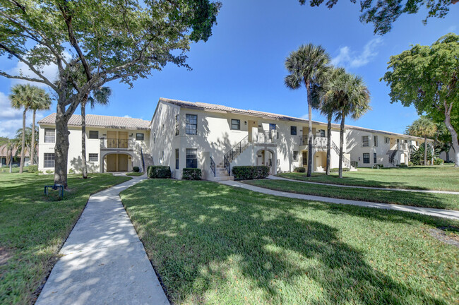 2600 Greenwood Terrace in Boca Raton, FL - Building Photo - Building Photo