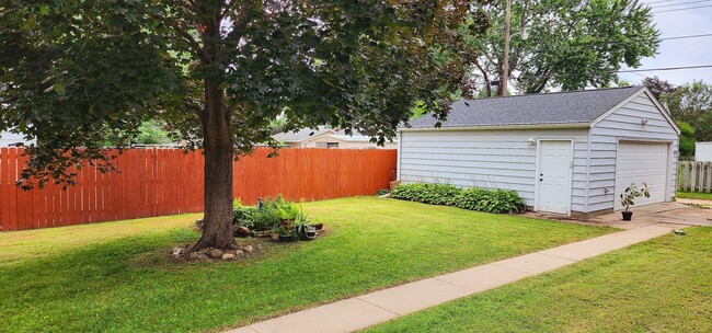 4923 N Thomas Ave in Minneapolis, MN - Foto de edificio - Building Photo