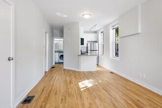 1437 Superior in Chicago, IL - Building Photo - Building Photo