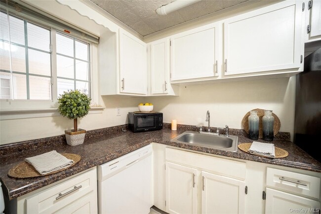 property at 317 Fox Run Ln