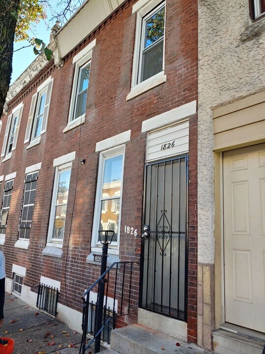 1826 E Clementine St in Philadelphia, PA - Building Photo