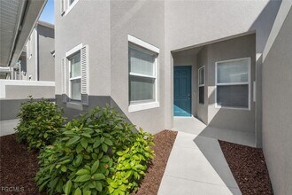 12120 Summergate Cir in Ft. Myers, FL - Building Photo - Building Photo