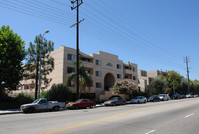 CDE Plaza Apartments in Canoga Park, CA - Building Photo - Building Photo