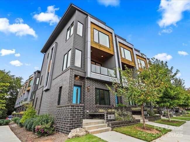 property at 815 E 36th St