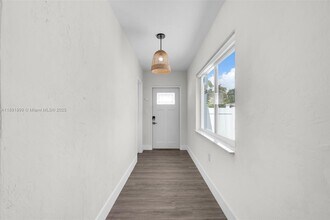 3334 SW 24th Ter in Miami, FL - Building Photo - Building Photo