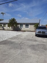 17272 Whitewater Ct, Unit Salt Life 2 in Fort Myers Beach, FL - Building Photo - Building Photo