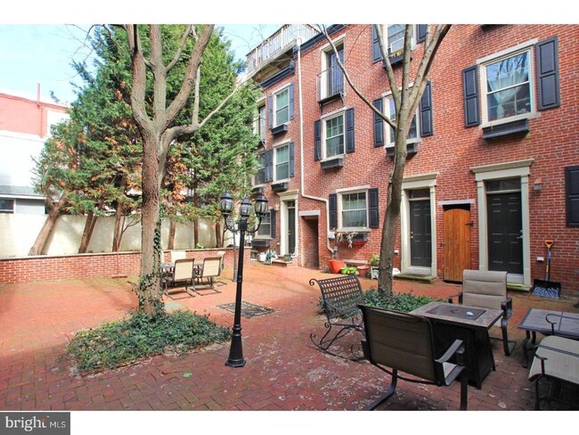 property at 968 N Lawrence St