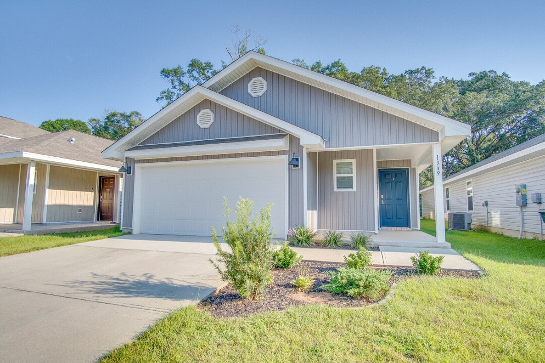 1949 Mary Jo Way in Pensacola, FL - Building Photo