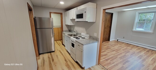 1 Library St, Unit #1, 1st Floor Front in Allenstown, NH - Building Photo - Building Photo