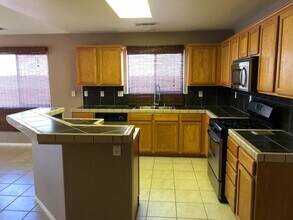 937 W Mcintire Ave in Porterville, CA - Building Photo - Building Photo