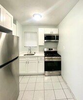8 Cheever Ct in Boston, MA - Building Photo