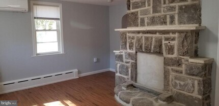 473 Freemont St in Phoenixville, PA - Building Photo - Building Photo