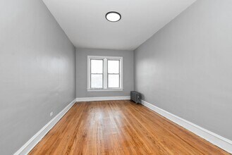 9017-25 S Cottage Grove in Chicago, IL - Building Photo - Interior Photo