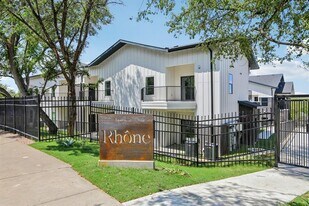 2450 Wickersham Ln in Austin, TX - Building Photo