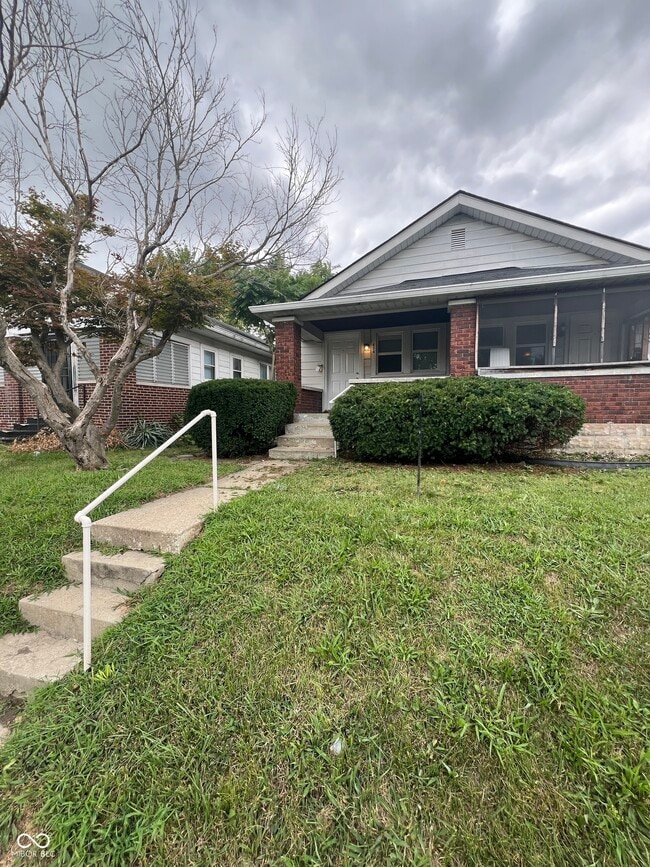 property at 854 N Bradley Ave