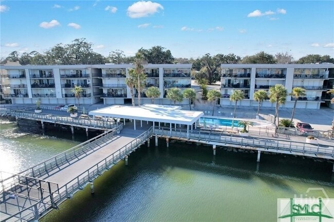 property at 2902 River Dr
