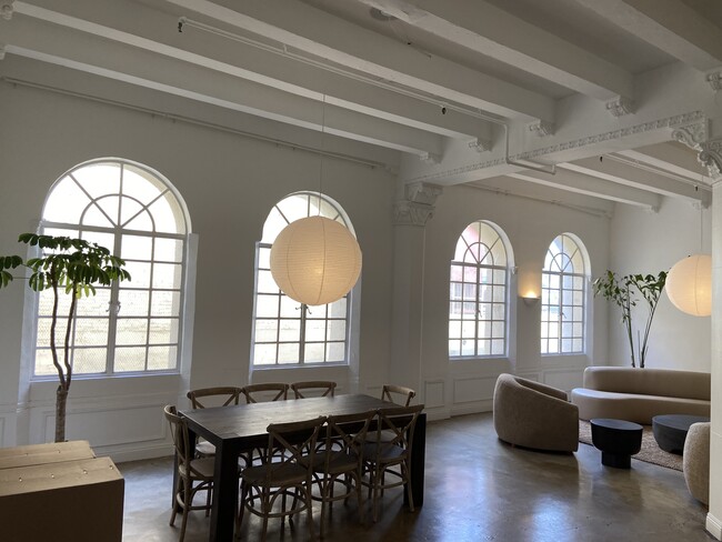 5225 Hollywood Blvd in Los Angeles, CA - Building Photo - Building Photo