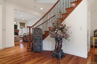 702 Equestrian Way in Westbury, NY - Building Photo - Building Photo